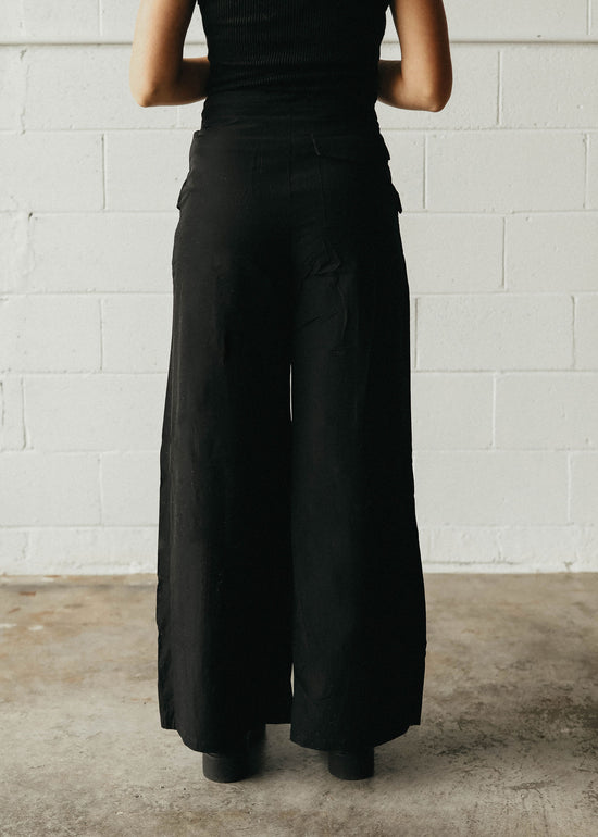 Load image into Gallery viewer, Kendra Wide-Leg Parachute Pants
