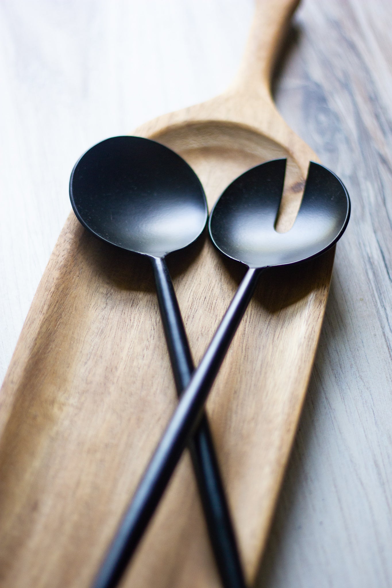 Load image into Gallery viewer, Black Stainless Salad Servers
